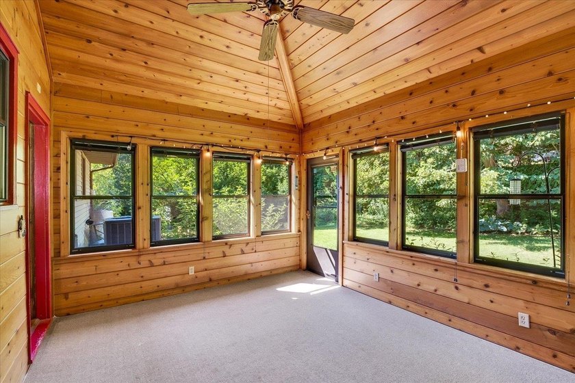 Welcome to this inviting west Madison ranch in the sought-after - photo 18