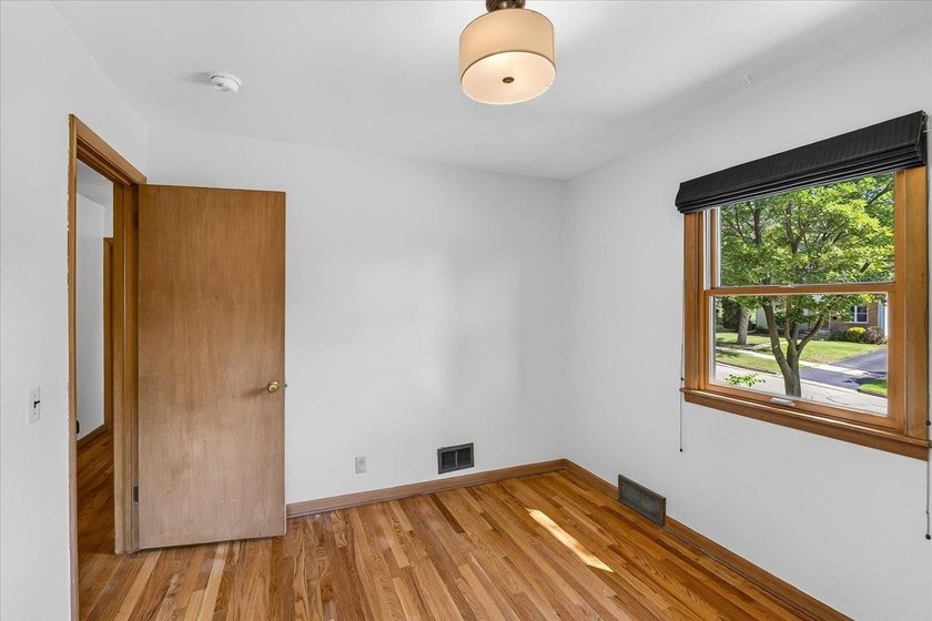 Welcome to this inviting west Madison ranch in the sought-after - photo 24