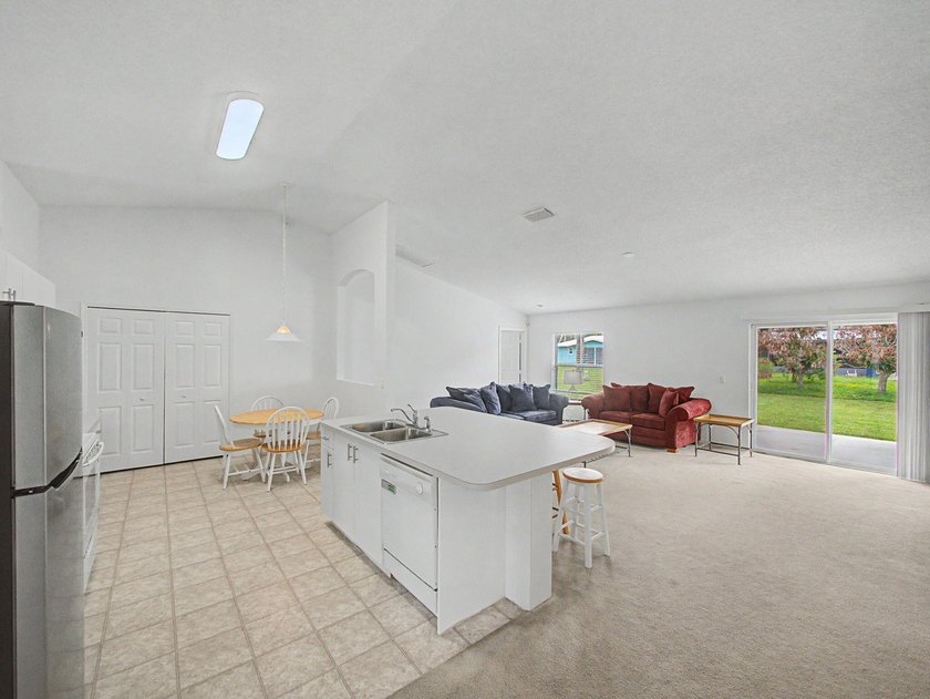 Welcome to this spacious 3-bedroom, 2-bathroom home ideally - photo 13