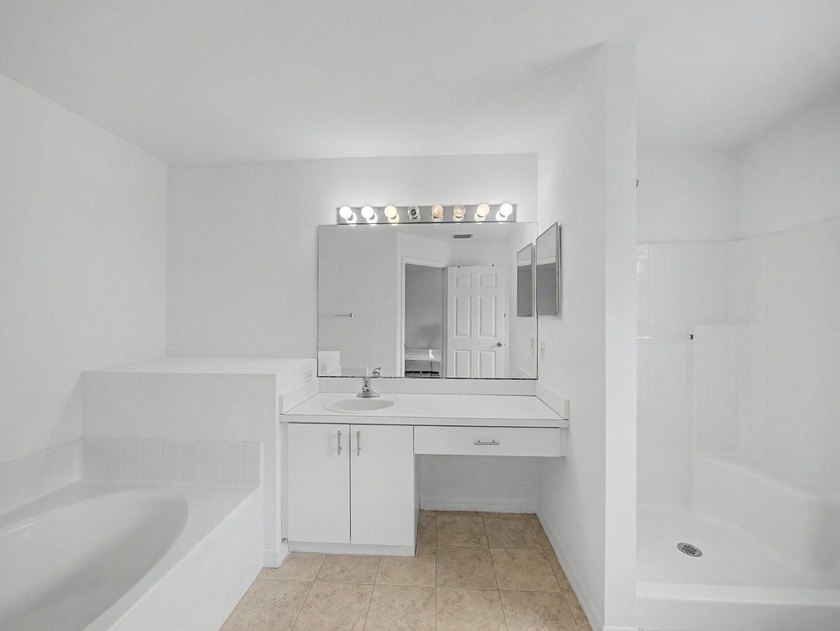 Welcome to this spacious 3-bedroom, 2-bathroom home ideally - photo 20