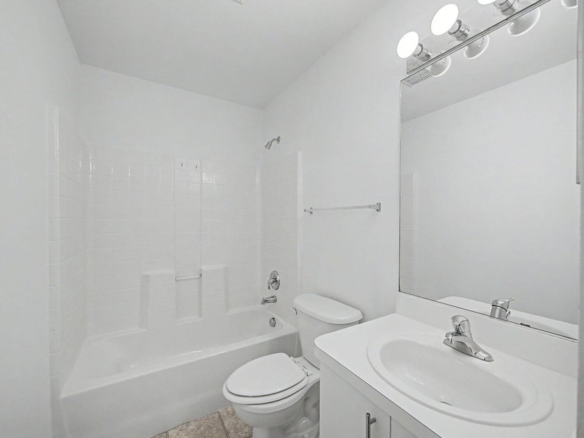 Welcome to this spacious 3-bedroom, 2-bathroom home ideally - photo 22