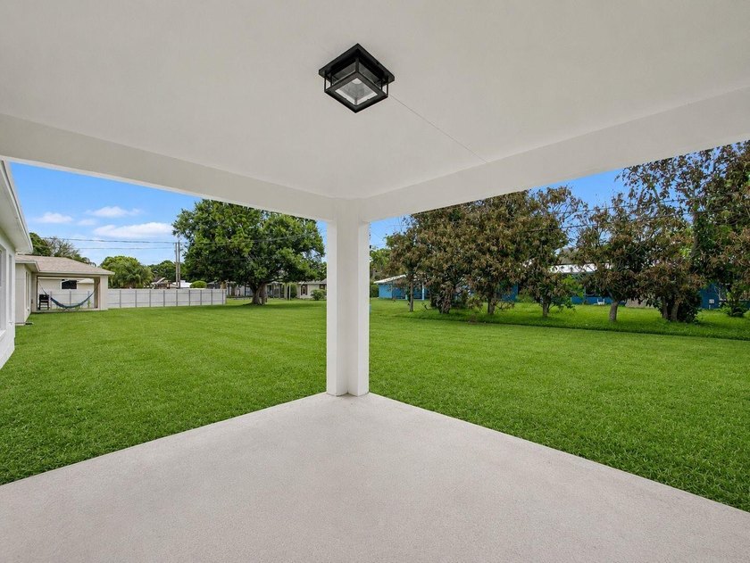 Welcome to this spacious 3-bedroom, 2-bathroom home ideally - photo 25