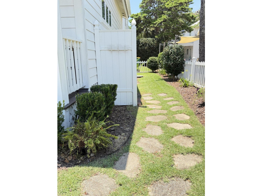 Located one block from Crystal beach and move-in ready...a - photo 33