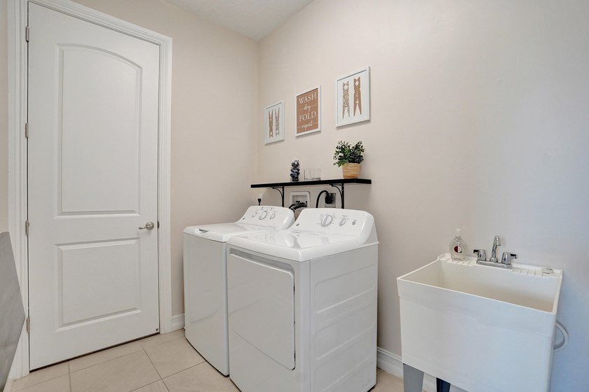 Attention all buyers!! We have another end corner unit townhouse - photo 12