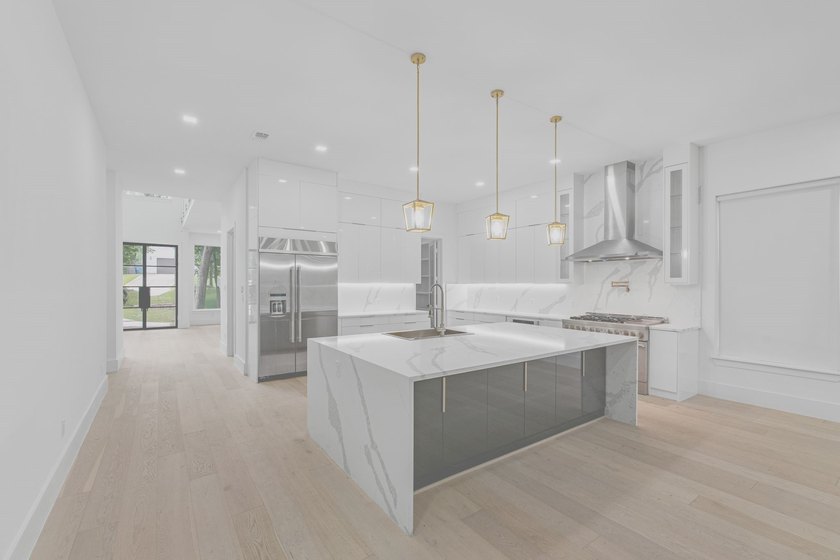 Luxury and comfort blend effortlessly in this exceptional - photo 15