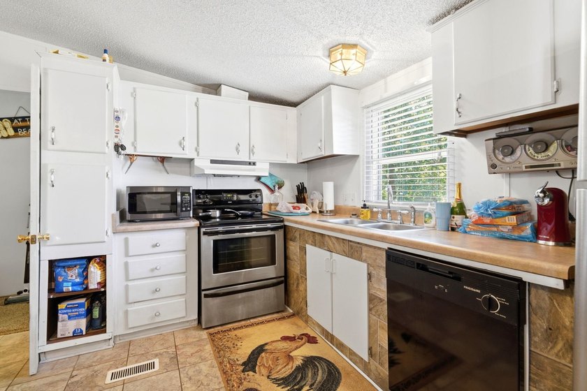 Welcome to 745 River Cliff Drive, where Intracoastal living - photo 16