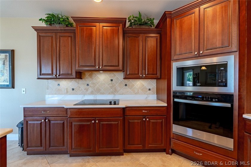 One-owner custom-built home w/ exceptional upgrades &amp; - photo 17
