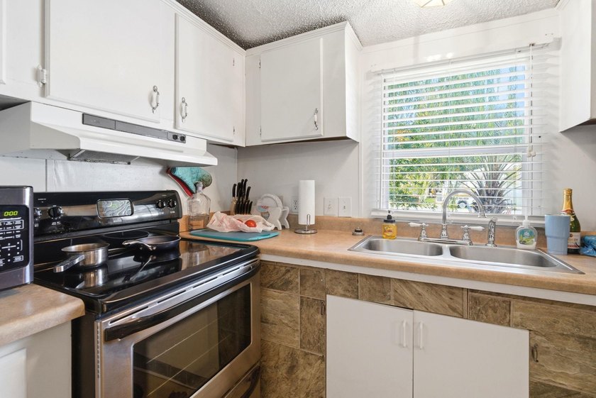 Welcome to 745 River Cliff Drive, where Intracoastal living - photo 17