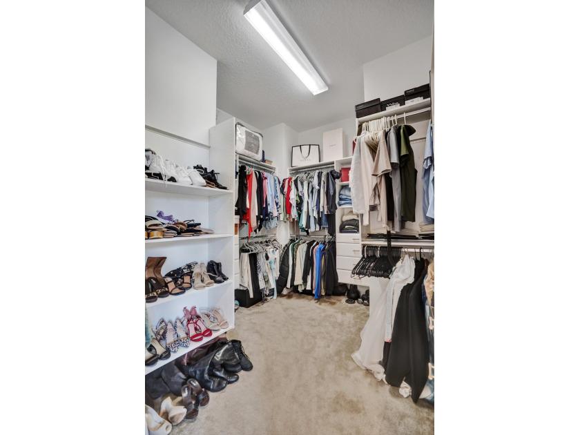 Attention all buyers!! We have another end corner unit townhouse - photo 18