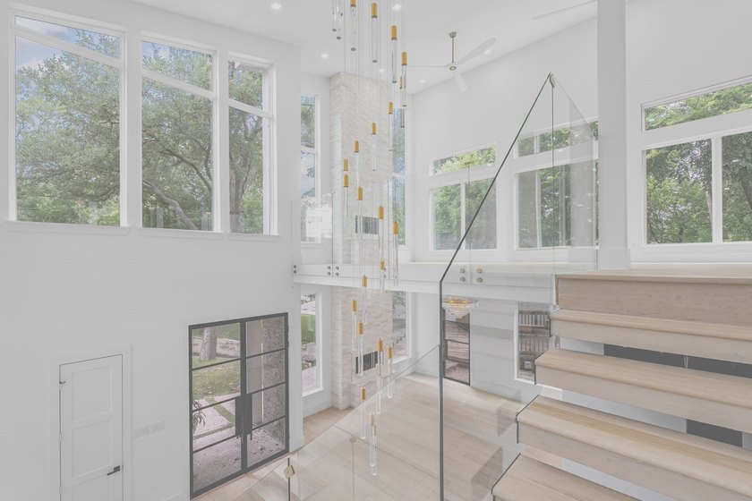 Luxury and comfort blend effortlessly in this exceptional - photo 23