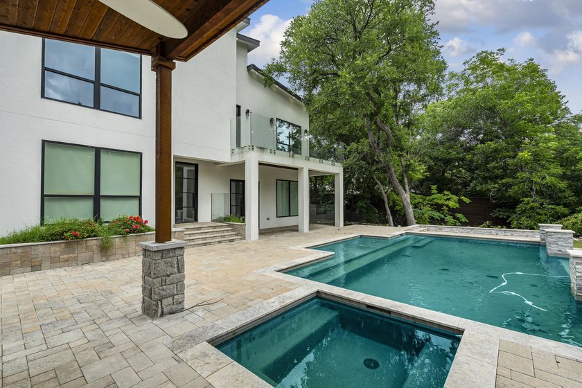 Luxury and comfort blend effortlessly in this exceptional - photo 35