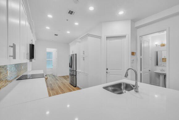 Discover a modern 4-bedroom, 3.5-bath residence (built 2016) in - photo 11
