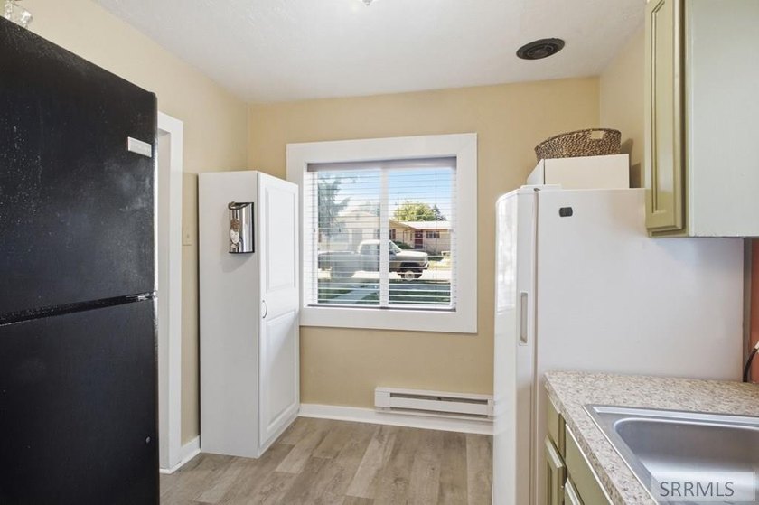 Charming Downtown Oasis Near Tautphaus Park! Welcome to 320 W - photo 11