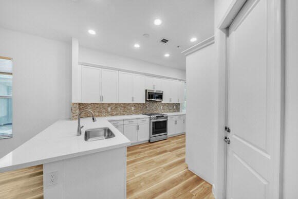 Discover a modern 4-bedroom, 3.5-bath residence (built 2016) in - photo 12