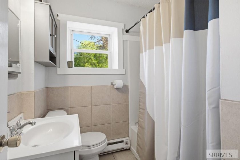 Charming Downtown Oasis Near Tautphaus Park! Welcome to 320 W - photo 14