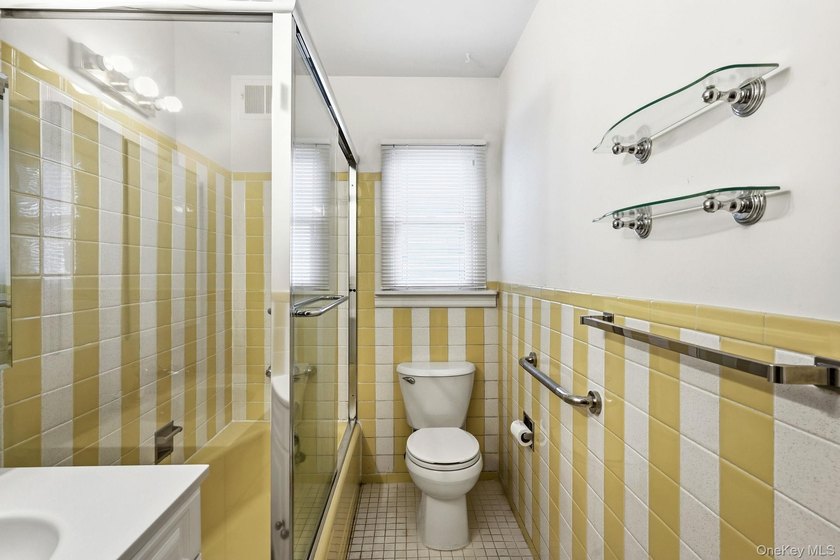 Welcome to this a well-maintained home offering comfort, space - photo 17
