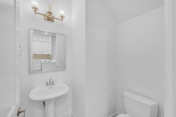 Discover a modern 4-bedroom, 3.5-bath residence (built 2016) in - photo 17