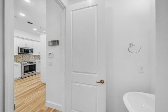 Discover a modern 4-bedroom, 3.5-bath residence (built 2016) in - photo 18
