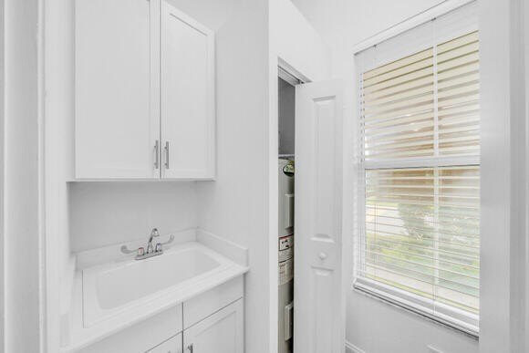 Discover a modern 4-bedroom, 3.5-bath residence (built 2016) in - photo 20