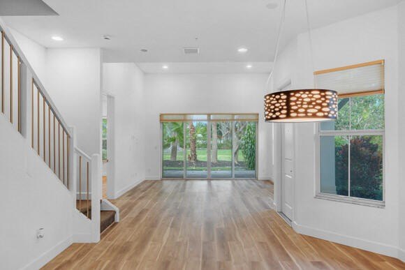 Discover a modern 4-bedroom, 3.5-bath residence (built 2016) in - photo 22