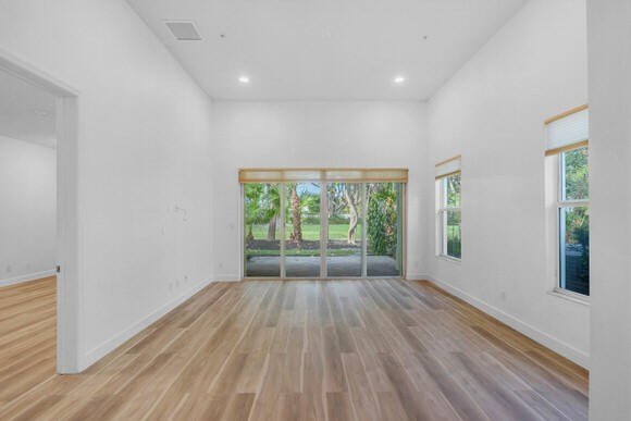 Discover a modern 4-bedroom, 3.5-bath residence (built 2016) in - photo 23