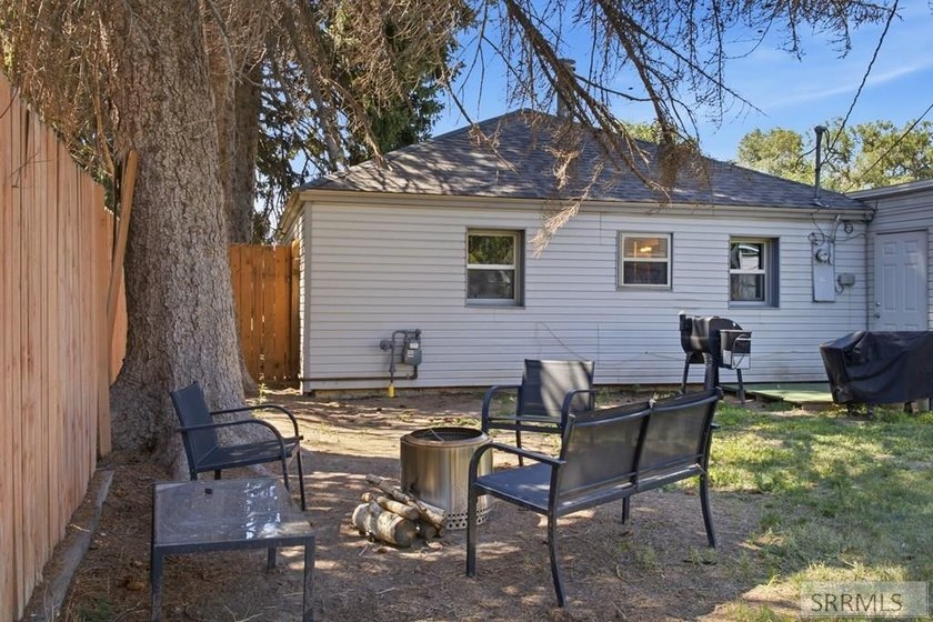 Charming Downtown Oasis Near Tautphaus Park! Welcome to 320 W - photo 23