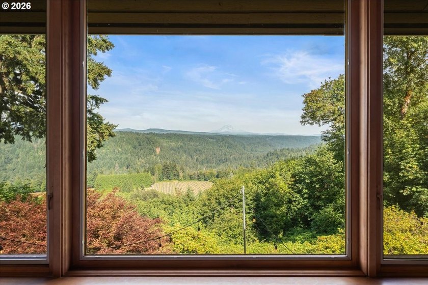 Perched atop a bluff overlooking the Sandy River Valley, this - photo 24