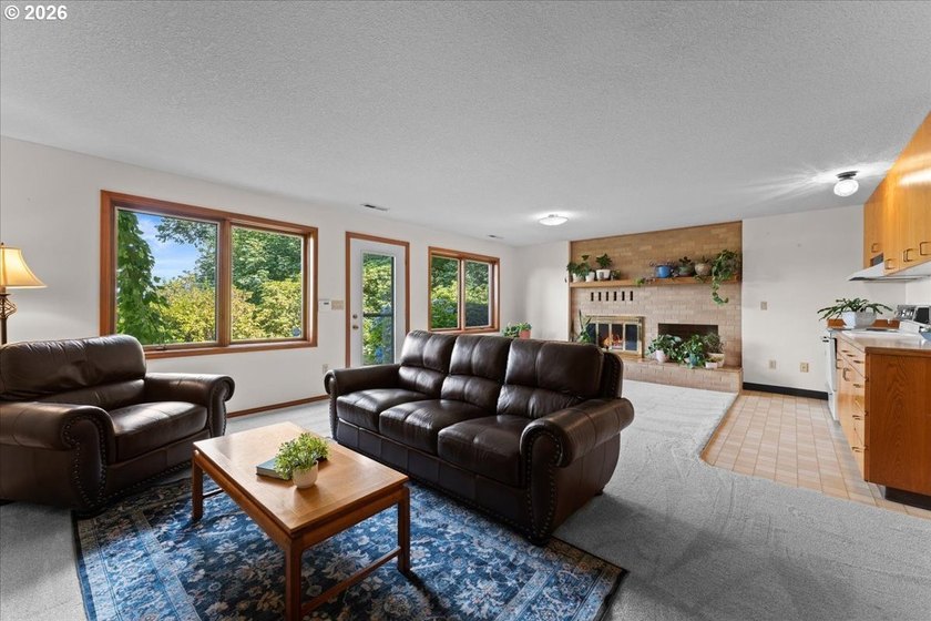 Perched atop a bluff overlooking the Sandy River Valley, this - photo 28
