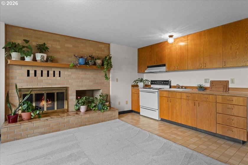 Perched atop a bluff overlooking the Sandy River Valley, this - photo 29