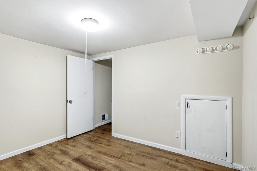 Welcome to this a well-maintained home offering comfort, space - photo 31