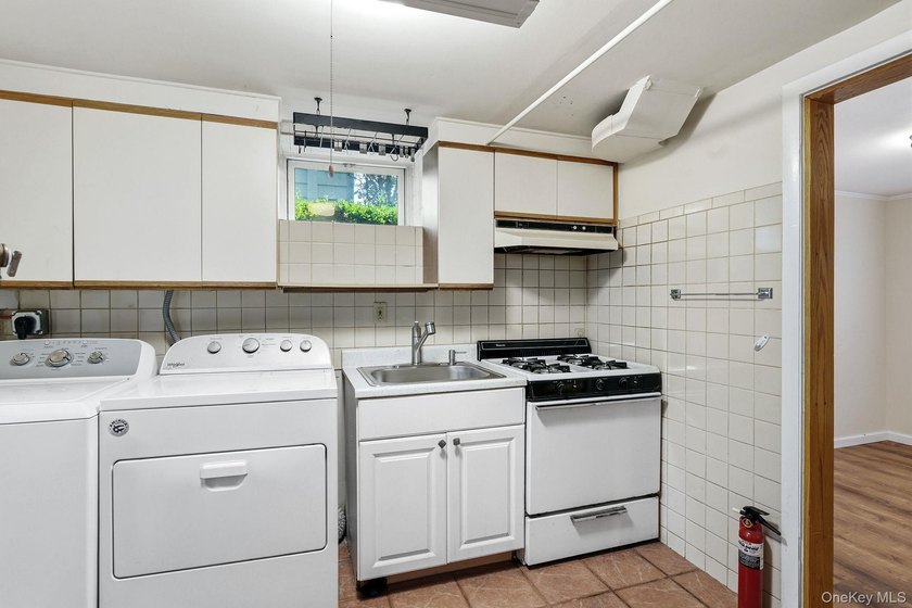 Welcome to this a well-maintained home offering comfort, space - photo 32