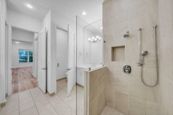 Discover a modern 4-bedroom, 3.5-bath residence (built 2016) in - photo 35