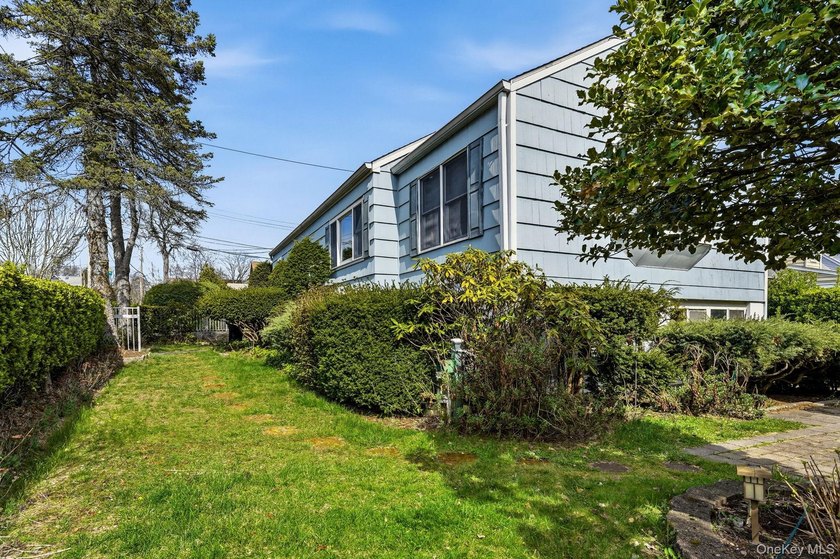 Welcome to this a well-maintained home offering comfort, space - photo 36