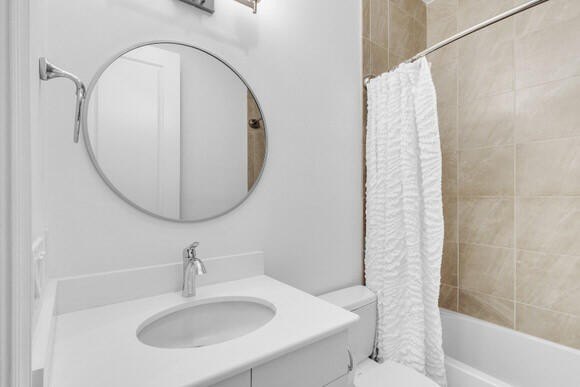 Discover a modern 4-bedroom, 3.5-bath residence (built 2016) in - photo 50