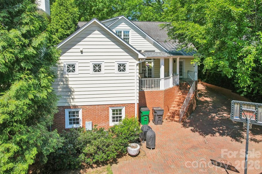 Exceptional opportunity in Myers Park! This 1.5-story, daylight - photo 3