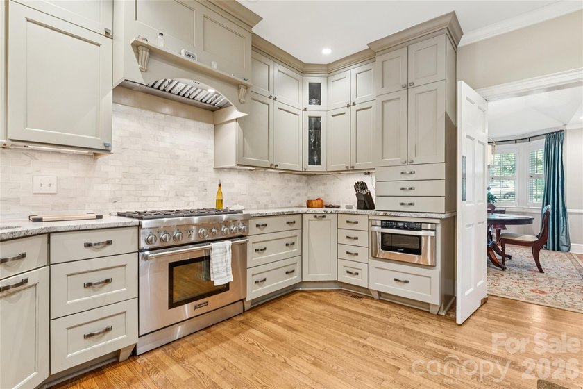 Exceptional opportunity in Myers Park! This 1.5-story, daylight - photo 8