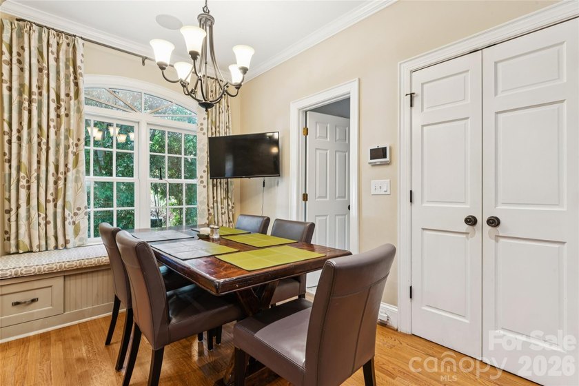 Exceptional opportunity in Myers Park! This 1.5-story, daylight - photo 9