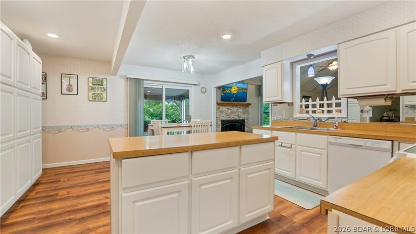 WELL MAINTAINED &amp; ROOMY! Contract fell through, no fault of - photo 11