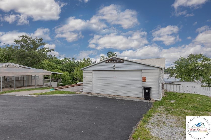4-bed, 2-bath waterfront home in the Turkey Creek arm of Lake of - photo 15