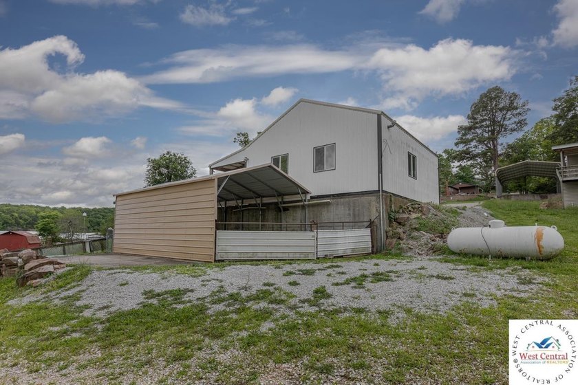 4-bed, 2-bath waterfront home in the Turkey Creek arm of Lake of - photo 19