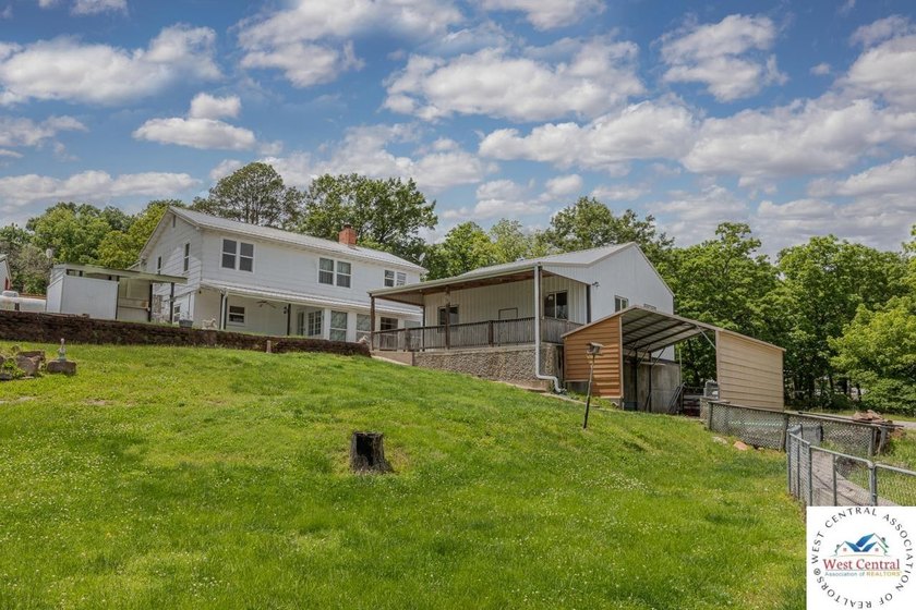 4-bed, 2-bath waterfront home in the Turkey Creek arm of Lake of - photo 21