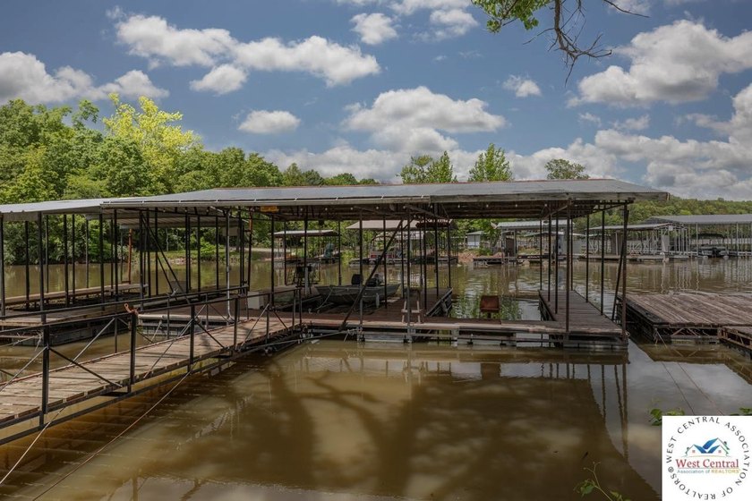 4-bed, 2-bath waterfront home in the Turkey Creek arm of Lake of - photo 24