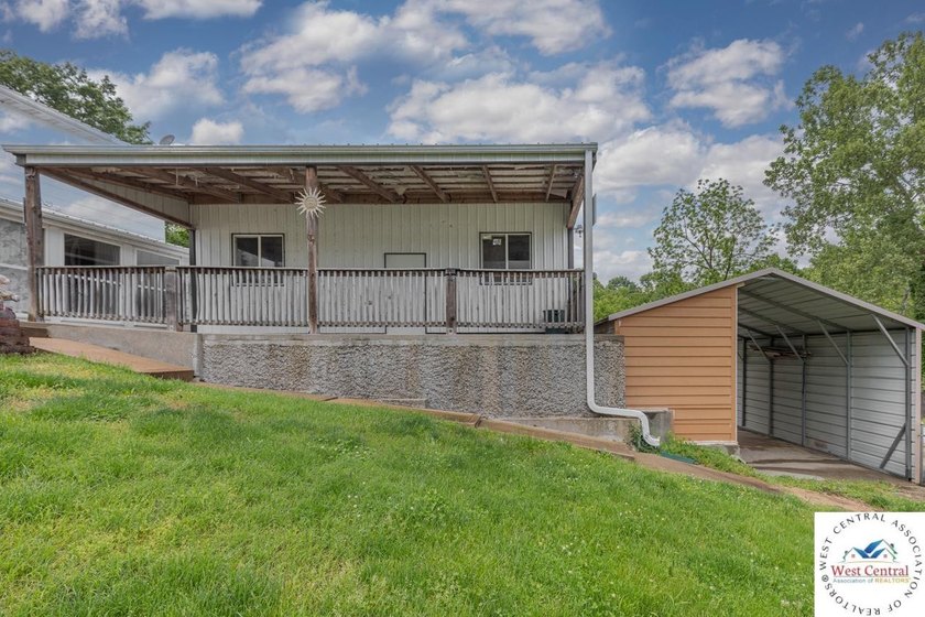 4-bed, 2-bath waterfront home in the Turkey Creek arm of Lake of - photo 35