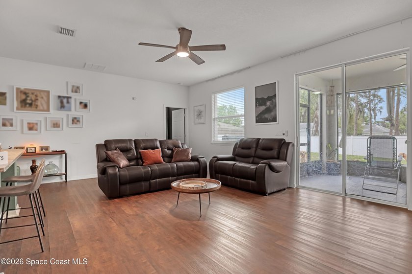 Better than new! This one checks every box--upgraded, move-in - photo 8