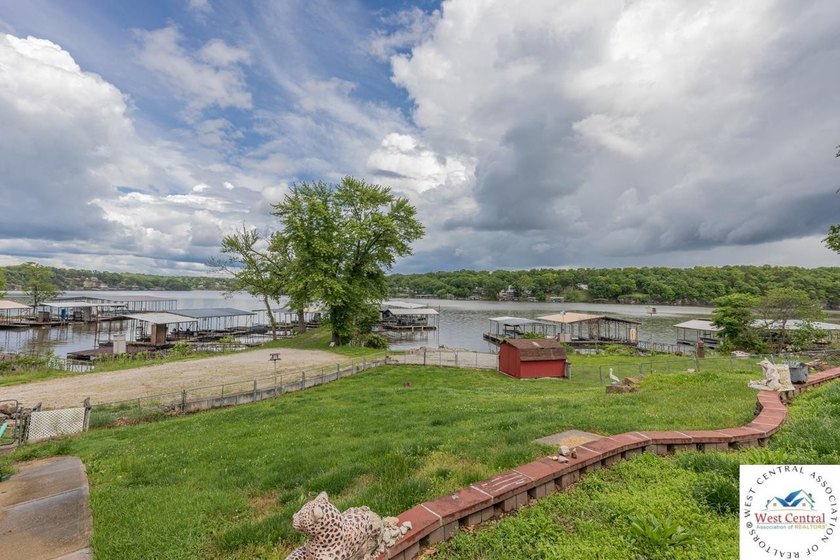 4-bed, 2-bath waterfront home in the Turkey Creek arm of Lake of - photo 53