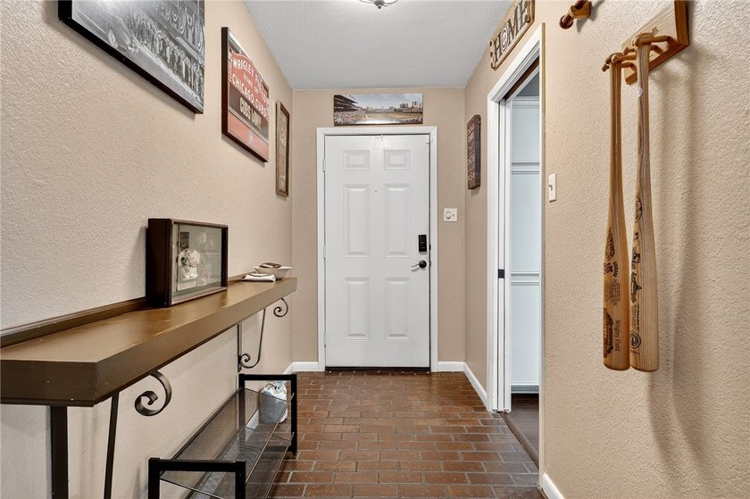 Open House Sun., June 14th from 1 to 3! Nestled in the desirable - photo 4