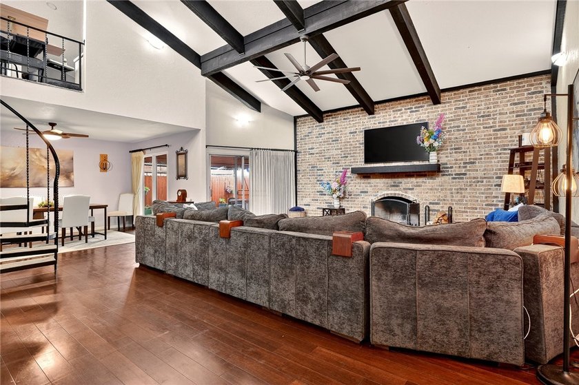 Open House Sun., June 14th from 1 to 3! Nestled in the desirable - photo 5