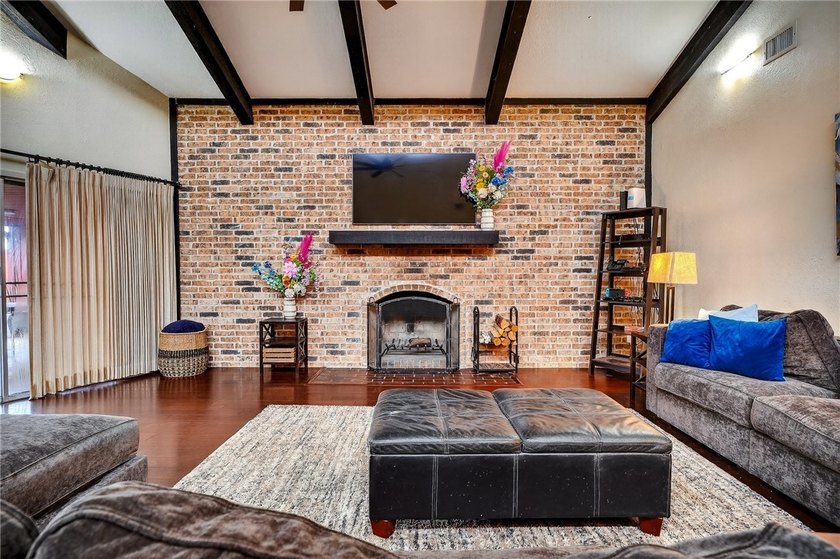 Open House Sun., June 14th from 1 to 3! Nestled in the desirable - photo 6