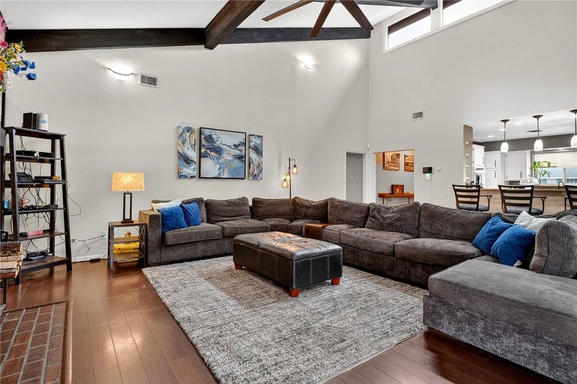 Open House Sun., June 14th from 1 to 3! Nestled in the desirable - photo 8