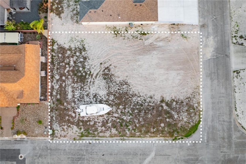 Excellent location on Padre Island. Large corner lot ready for - photo 4